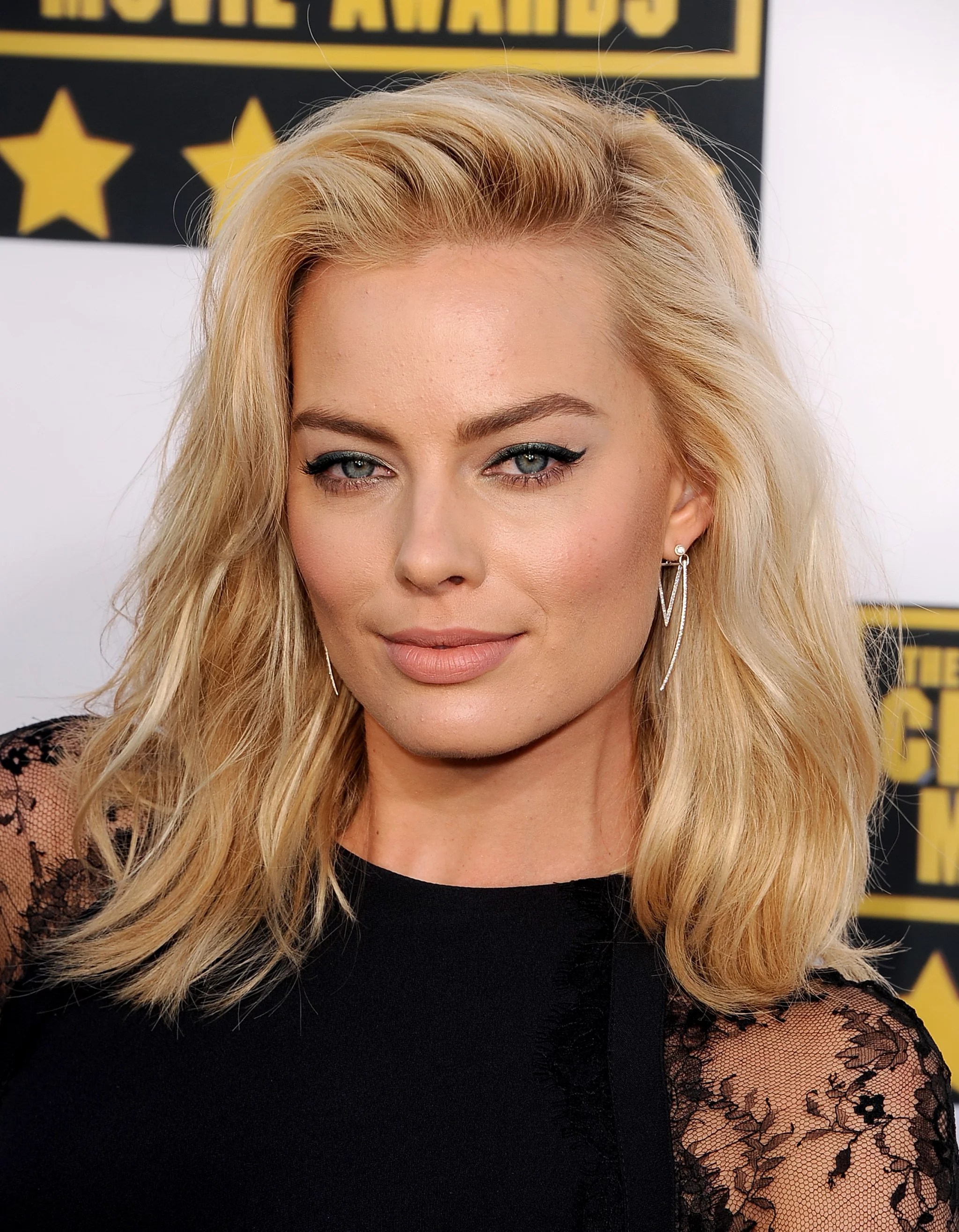 Margot Robbie Hair and Makeup at Critics' Choice Awards 2014 POPSUGAR