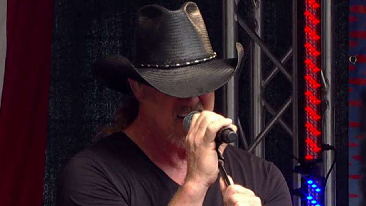 Trace Adkins reportedly drunk at St. Jude Children’s Research Hospital
