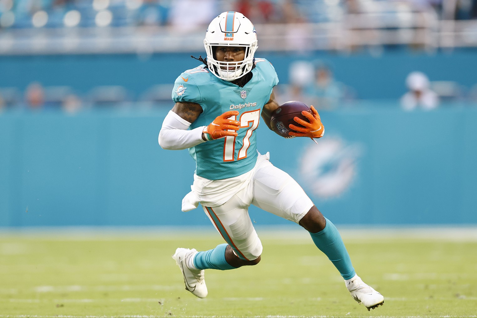 Miami Dolphins' Jaylen Waddle Is an NFL Rookie of the Year Finalist