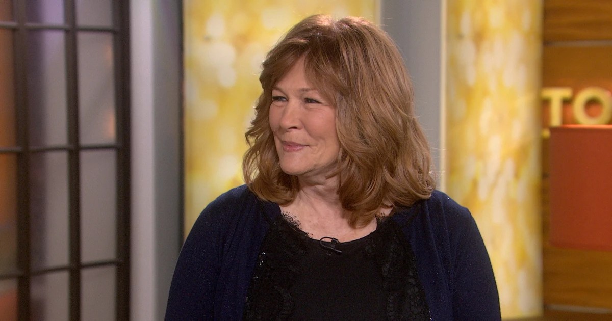 Blake Shelton’s mom writes country music novel