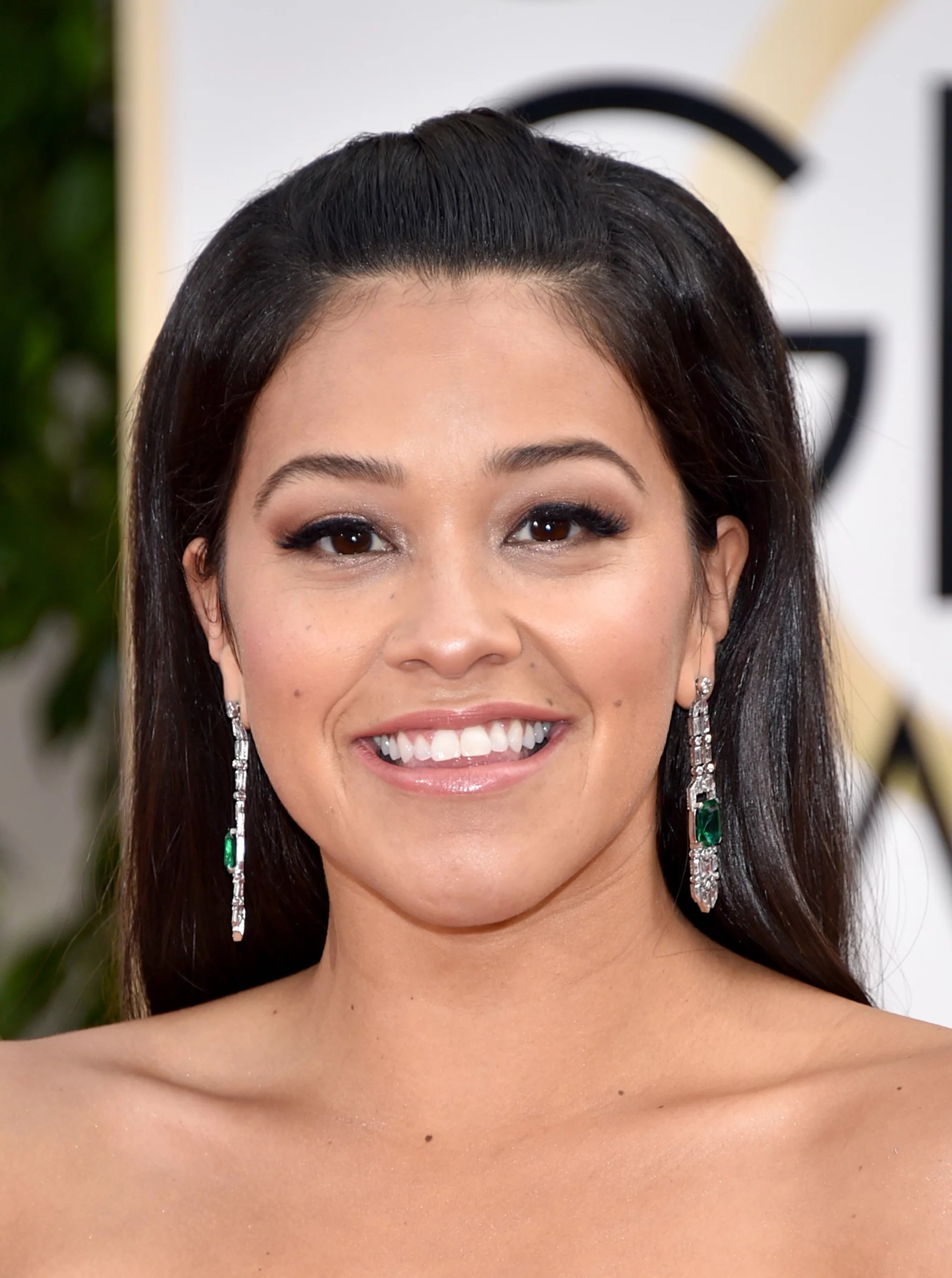 Gina Rodriguez This Is How the Stars at the Golden Globes REALLY Get