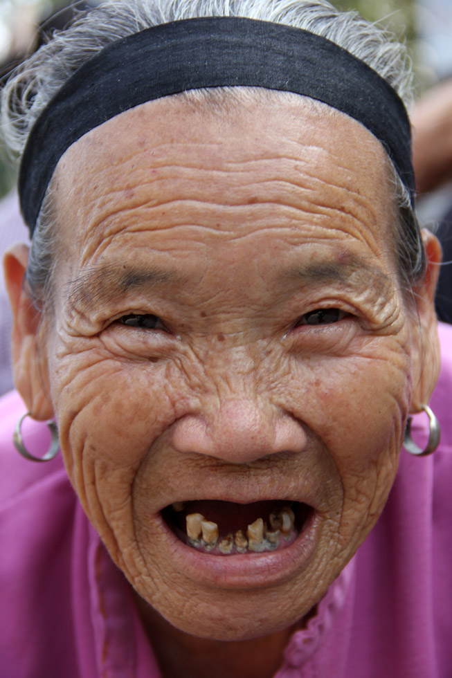 Photo A Very Smiling (and Toothless) Old Chinese Lady