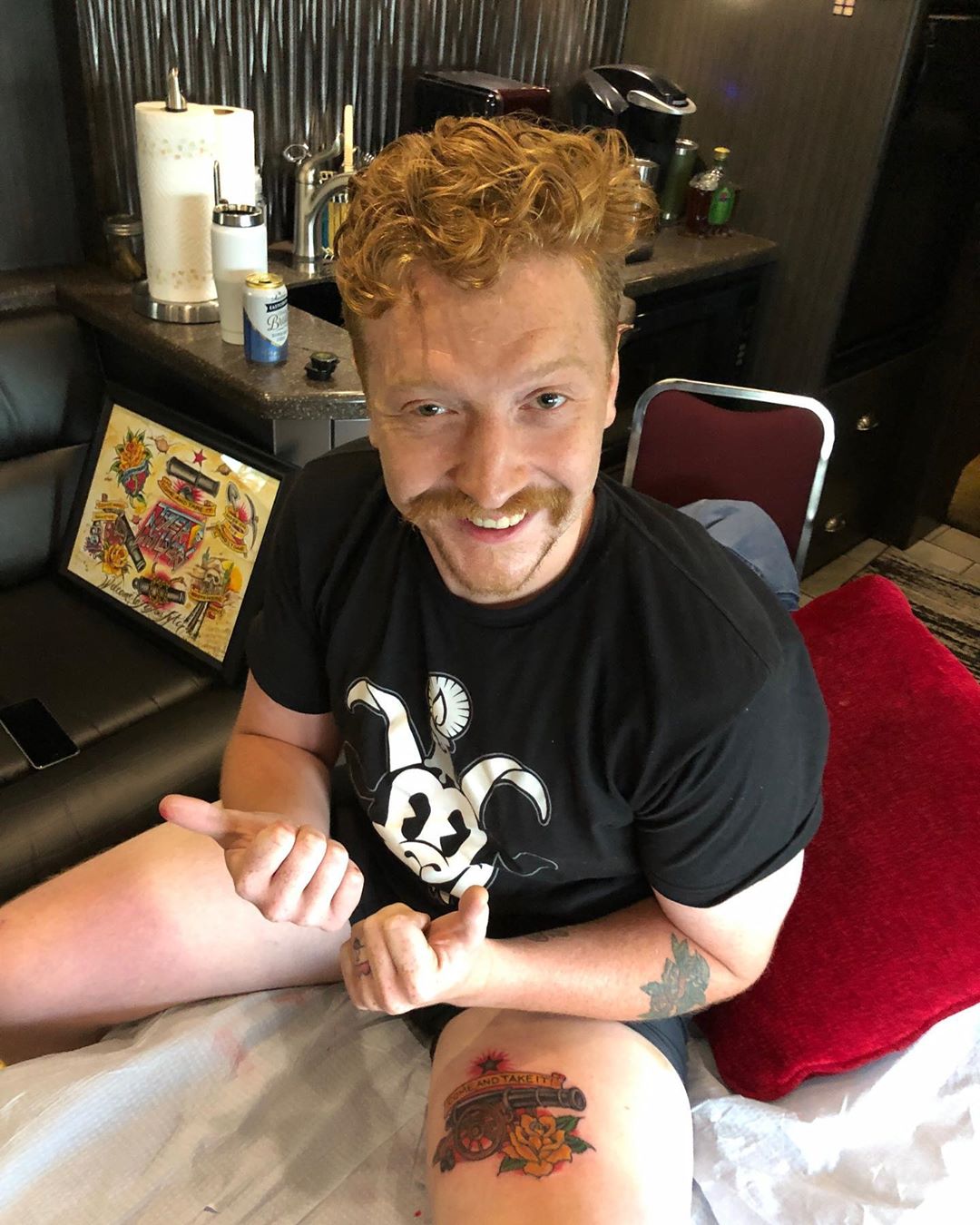 Tyler Childers gets fresh new tattoo on his thigh