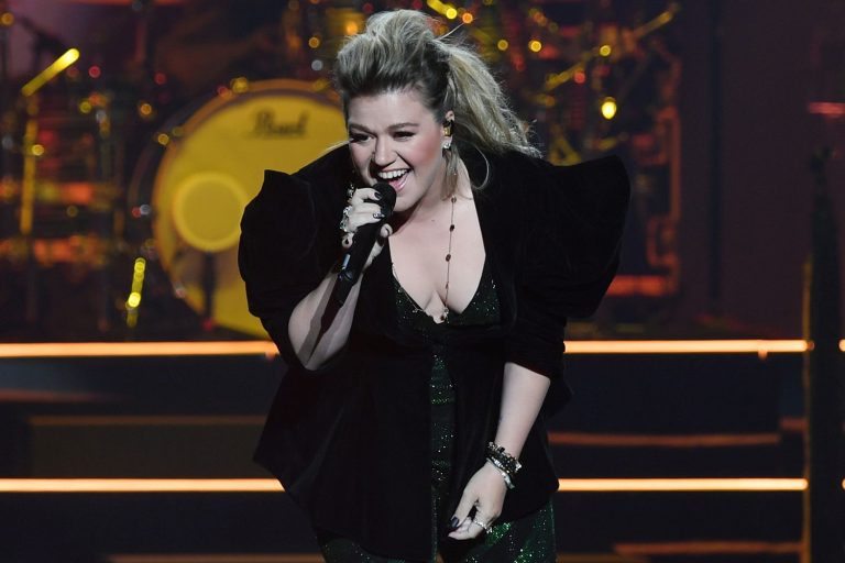 Kelly Clarkson’s Height, Weight, Net Worth, Favorites, and More Mr