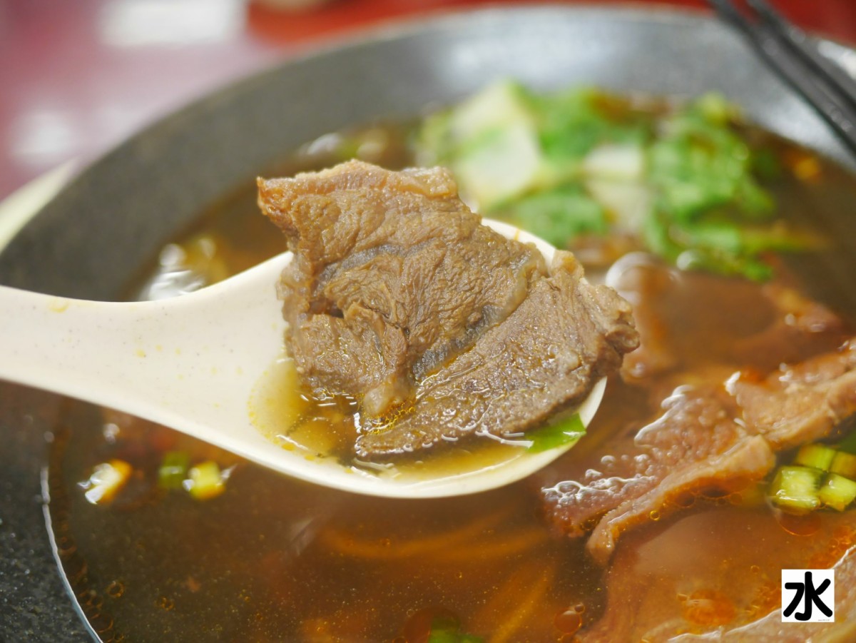 【食記】台中尊品原汁牛肉麵逢甲總店@西屯逢甲夜市 : 五十年老字號,牛肉,湯頭與麵條都不錯吃 中式 區域 午餐 台中市 夜市小吃 宵夜 晚餐 牛肉麵 西屯區 飲食/食記/吃吃喝喝 麵食類