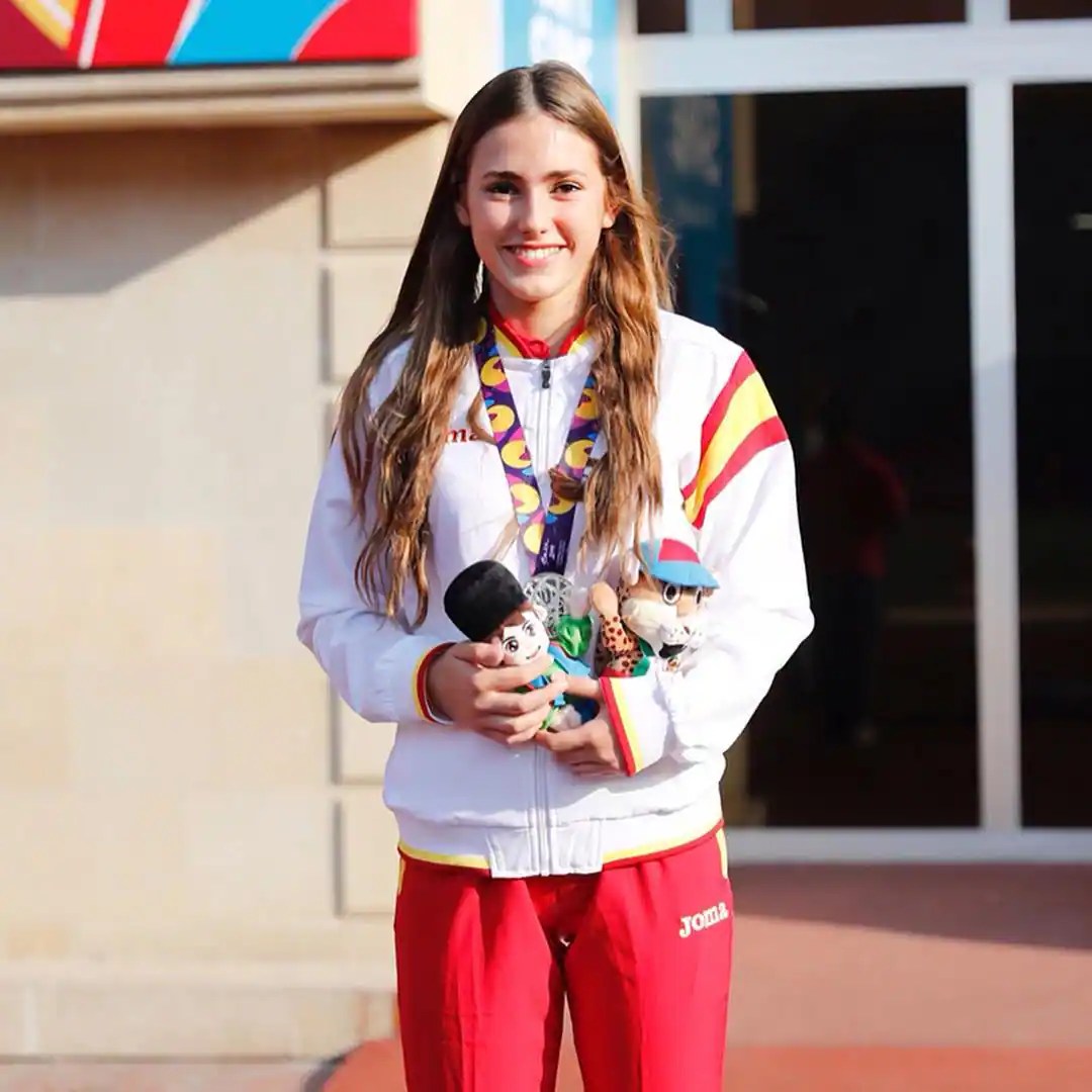 Who is Clara Fernandez the pole vaulter? Age, career, salary, height