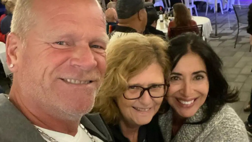 Mike Holmes' Girlfriend in 2021 "Holmes for the Holidays" Star is