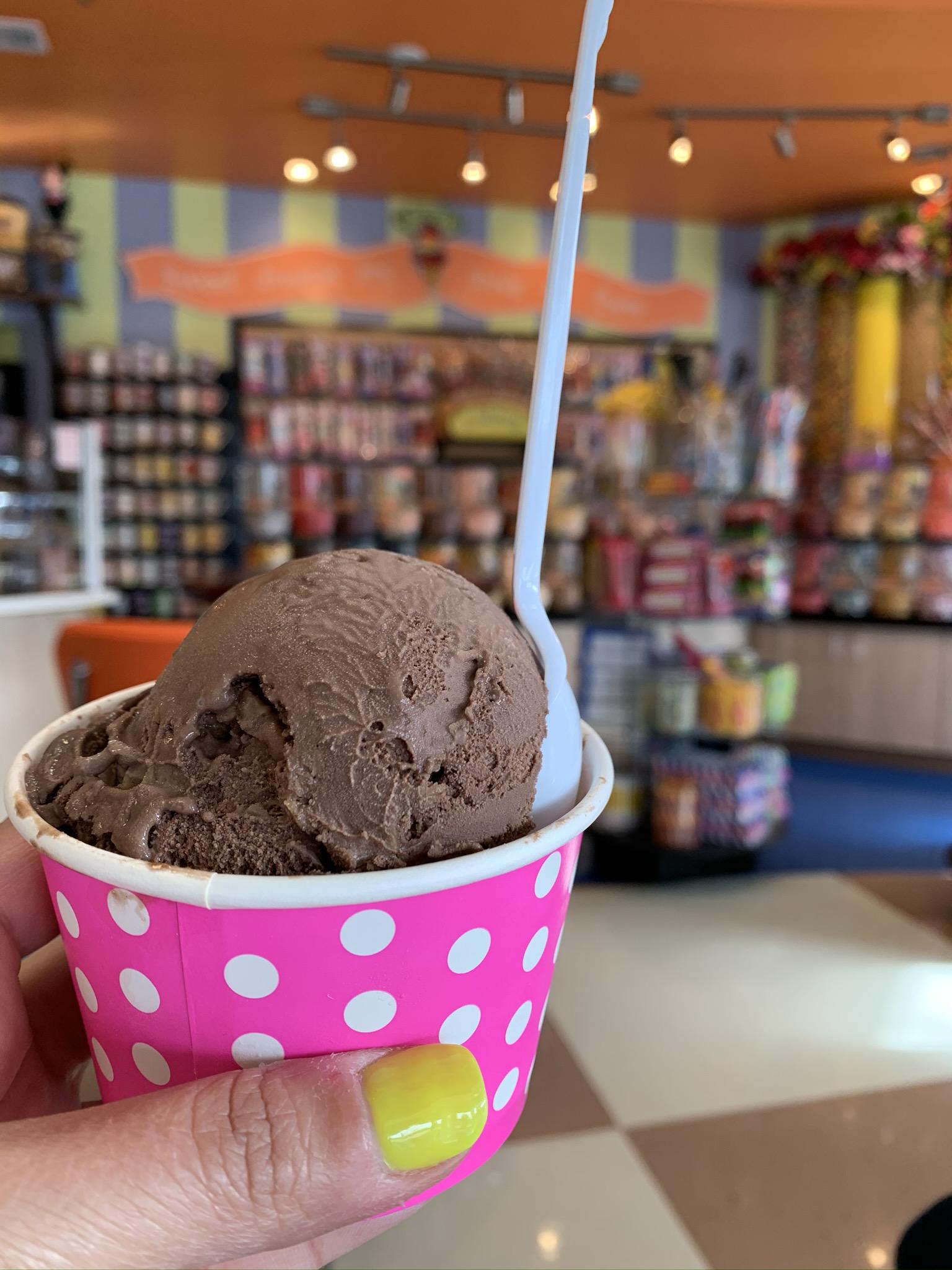 Scoops ice cream in Covington, GA