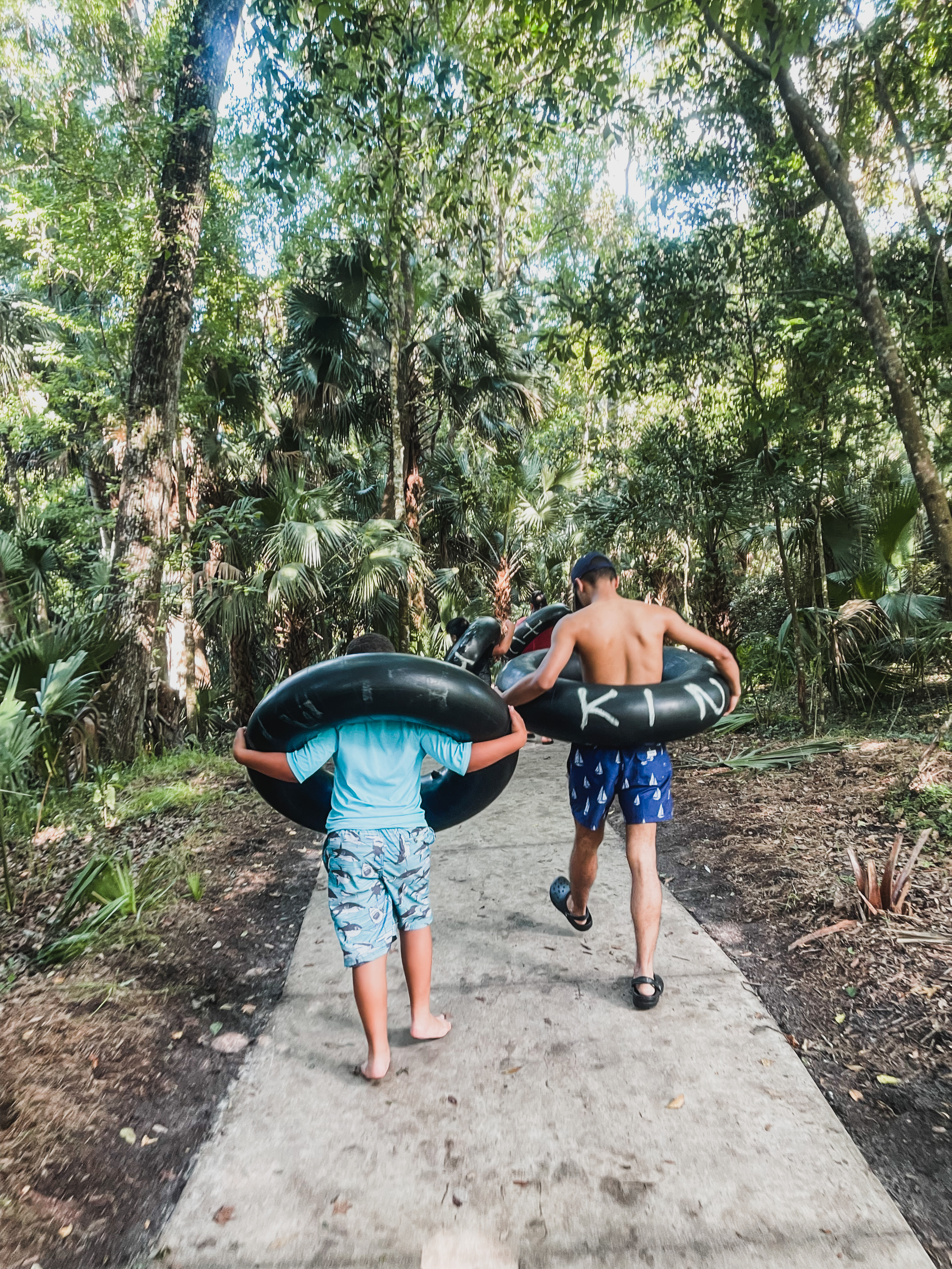 tubing in central florida in kelly park rock springs