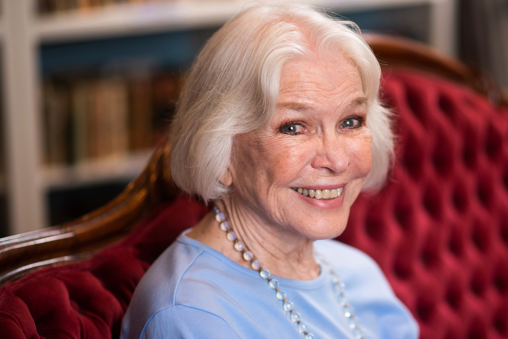 Acting legend Ellen Burstyn breaks wrist after unleashed dog knocks her