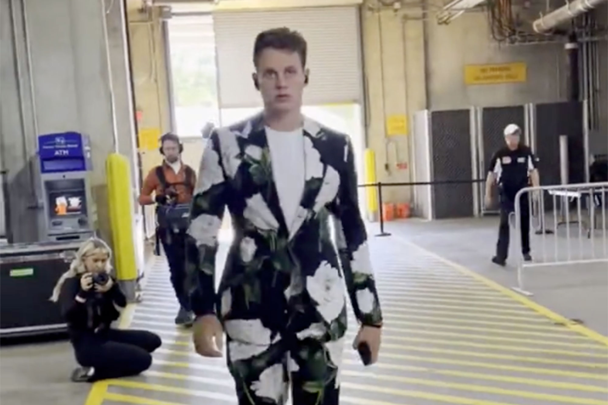 Joe Burrow wore flower suit to BengalsDolphins game
