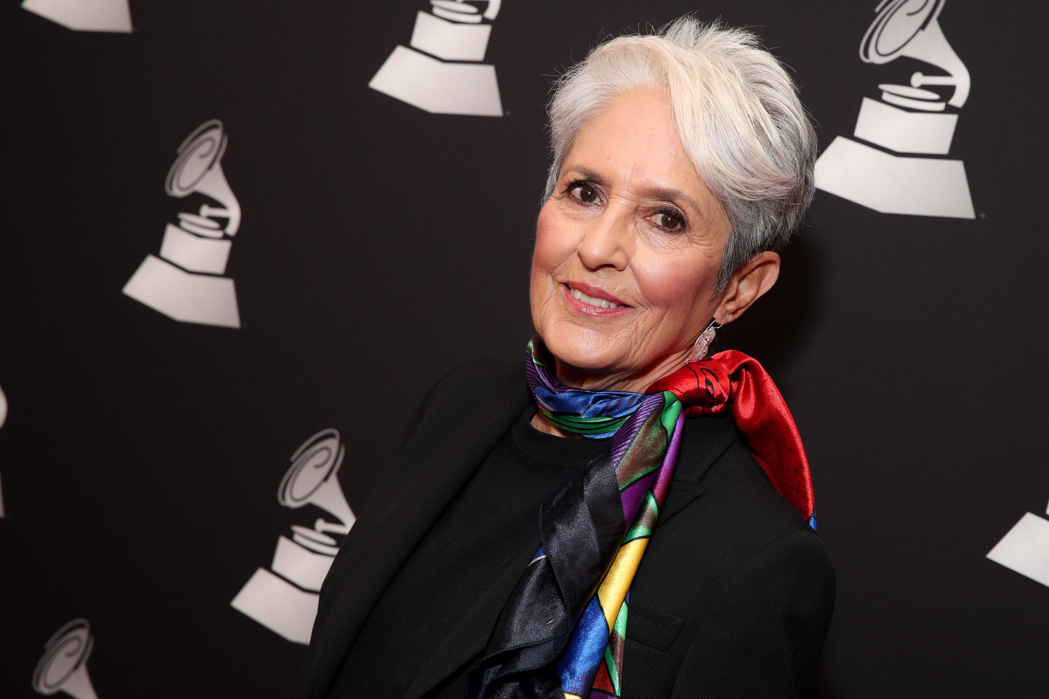 Joan Baez’ Switches From Music to Painting, But She’s Still Political