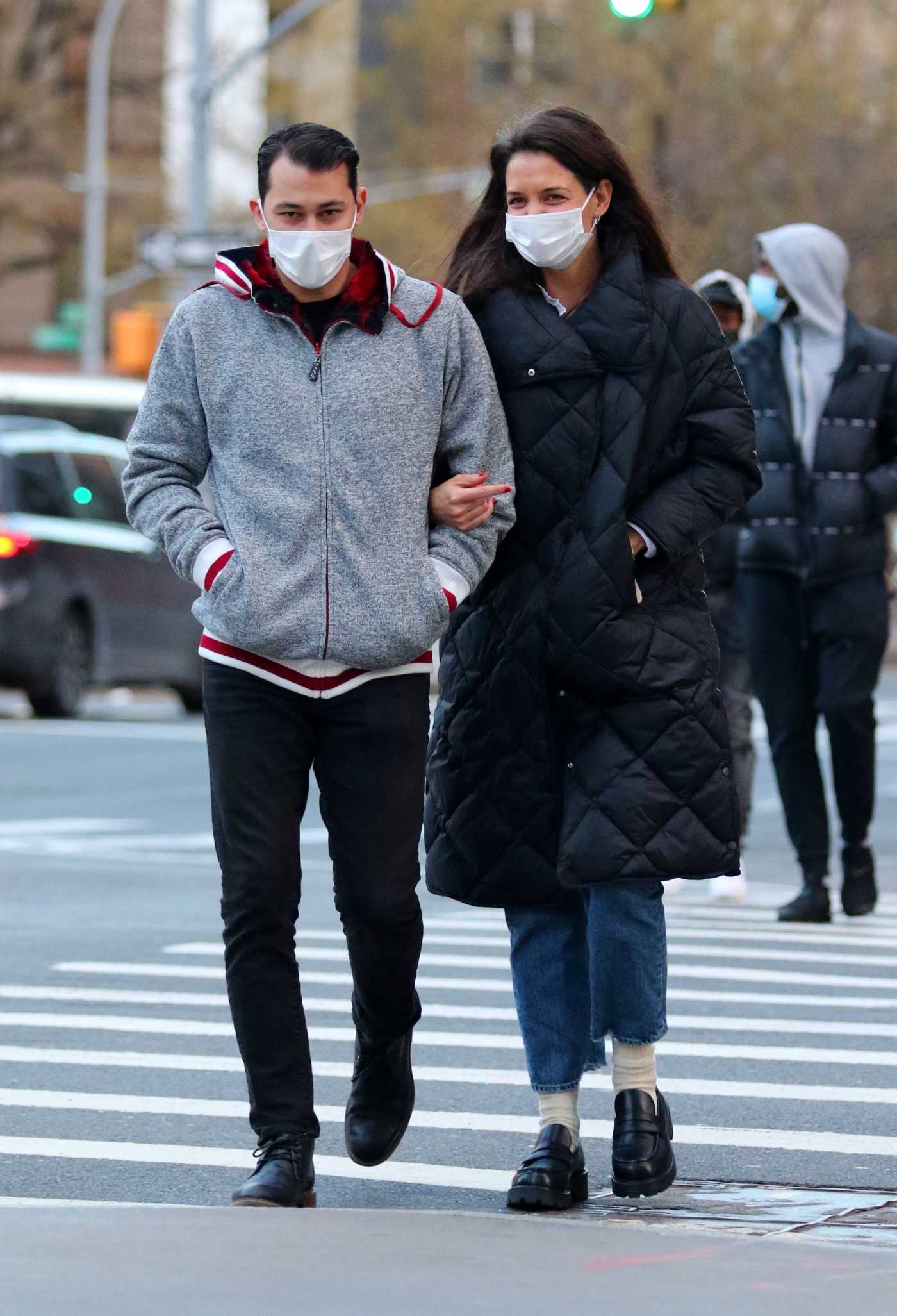 Katie Holmes in a White Sneakers Was Seen Out with Her Boyfriend Emilio