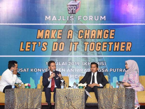 Azhar Azizan Harun Forum