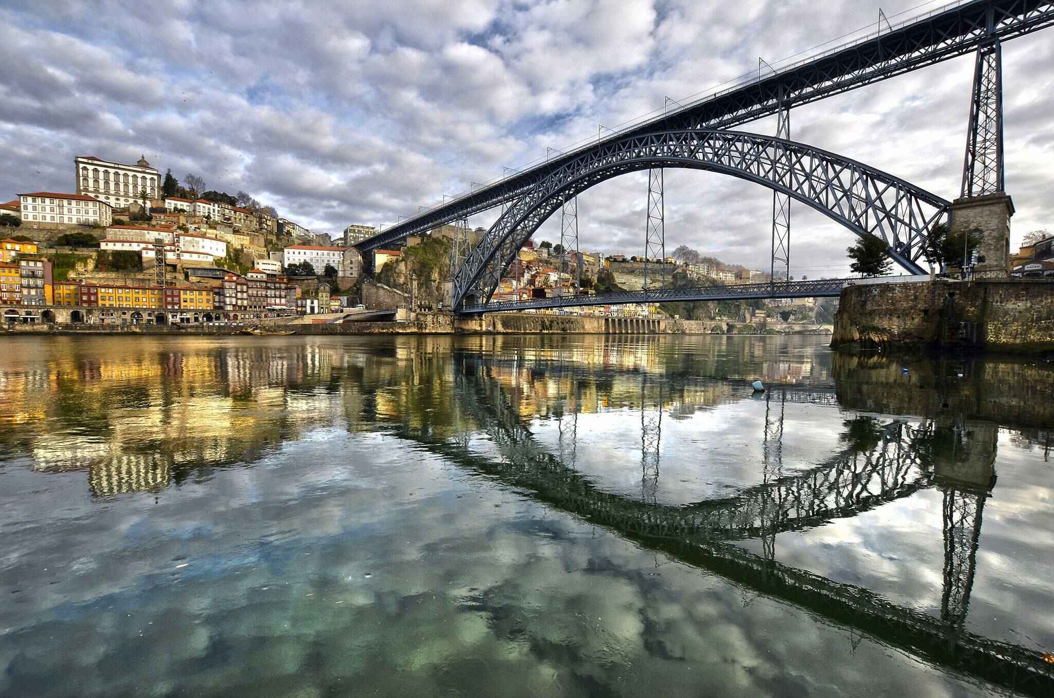 Ponte Luís I, que liga Porto e Gaia, reabre com polémica oRegiões