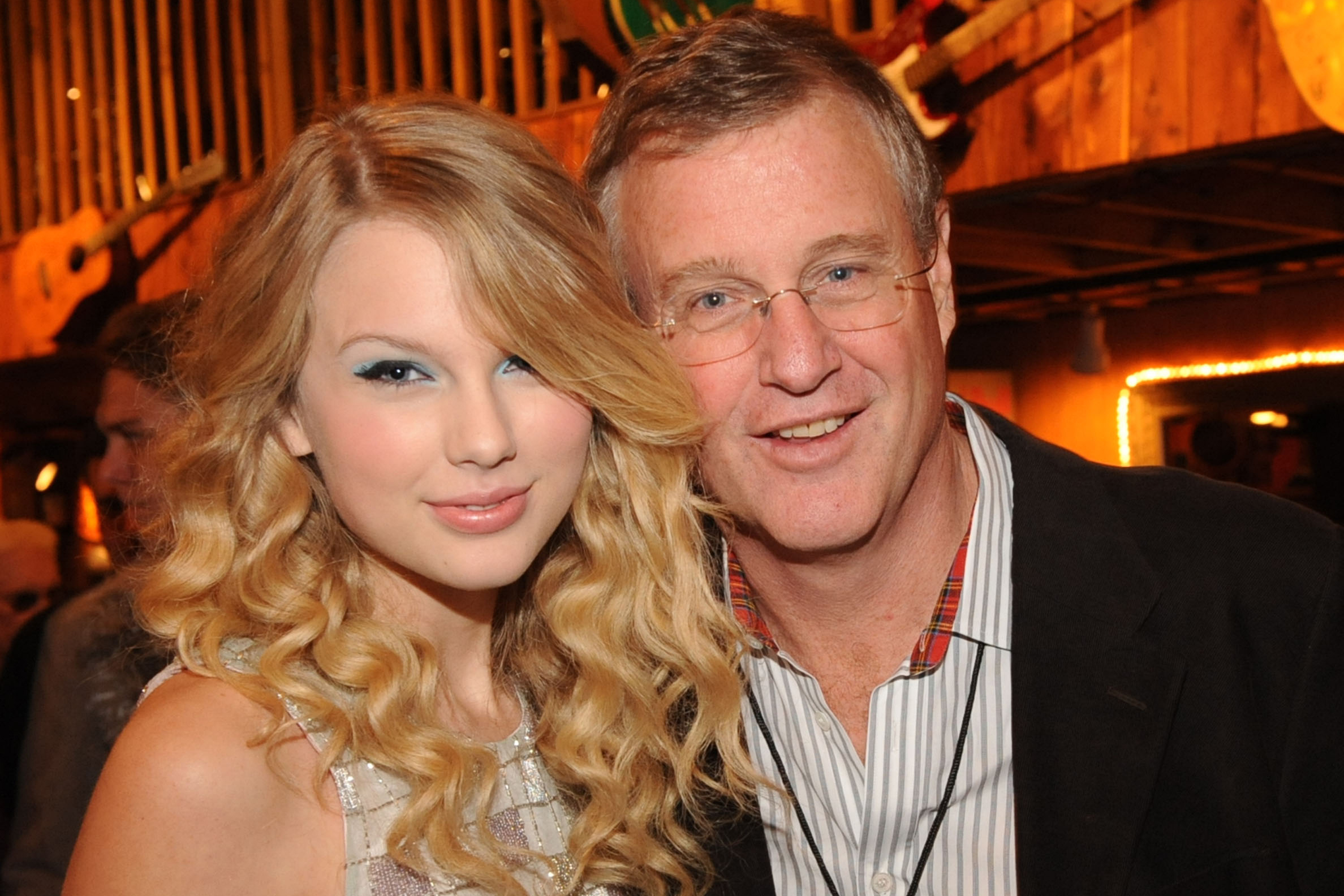 Taylor Swift's father scuffles with burglar in Florida penthouse