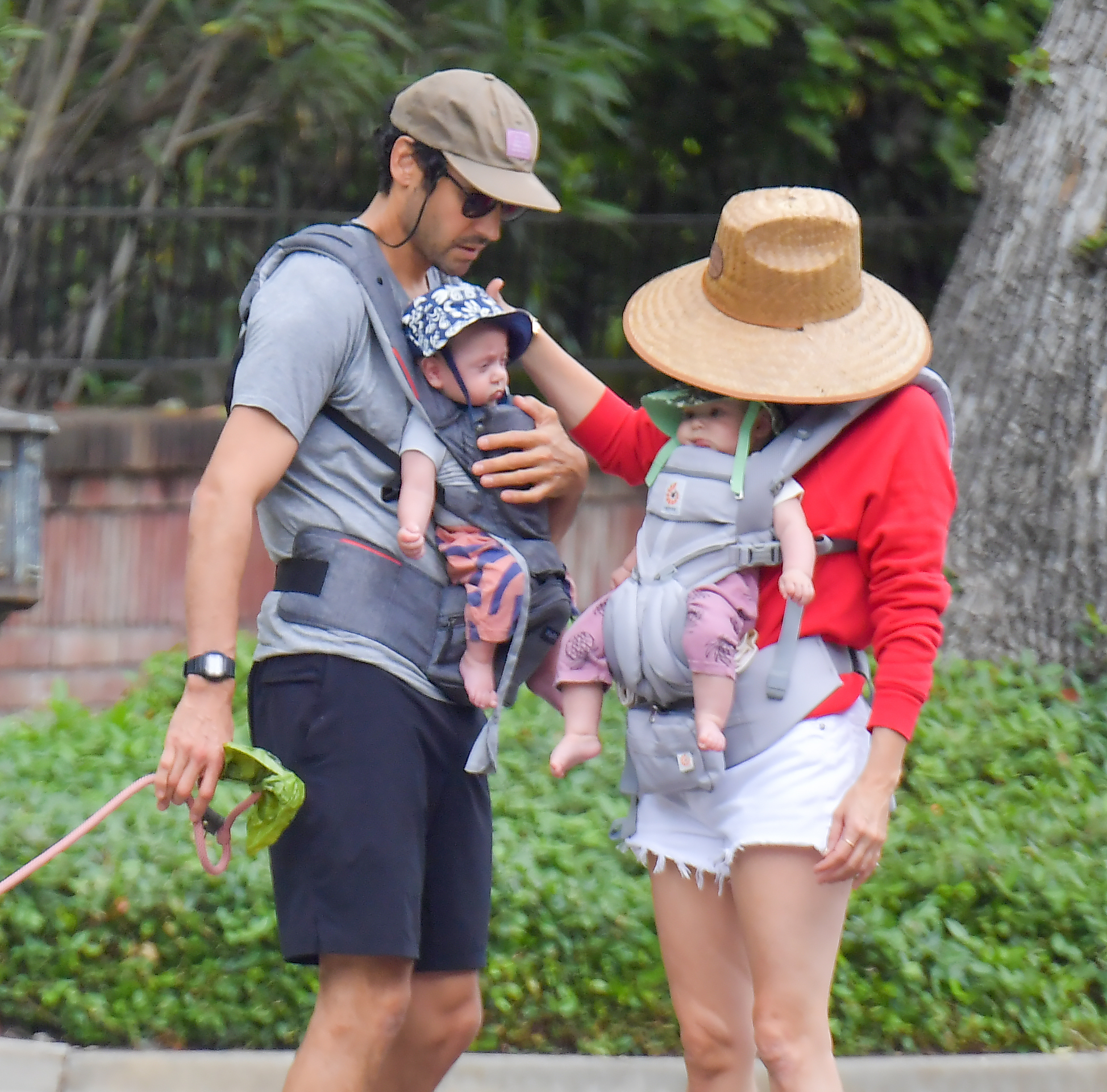 Kristen Wiig, fiancé Avi Rothman step out with their twins