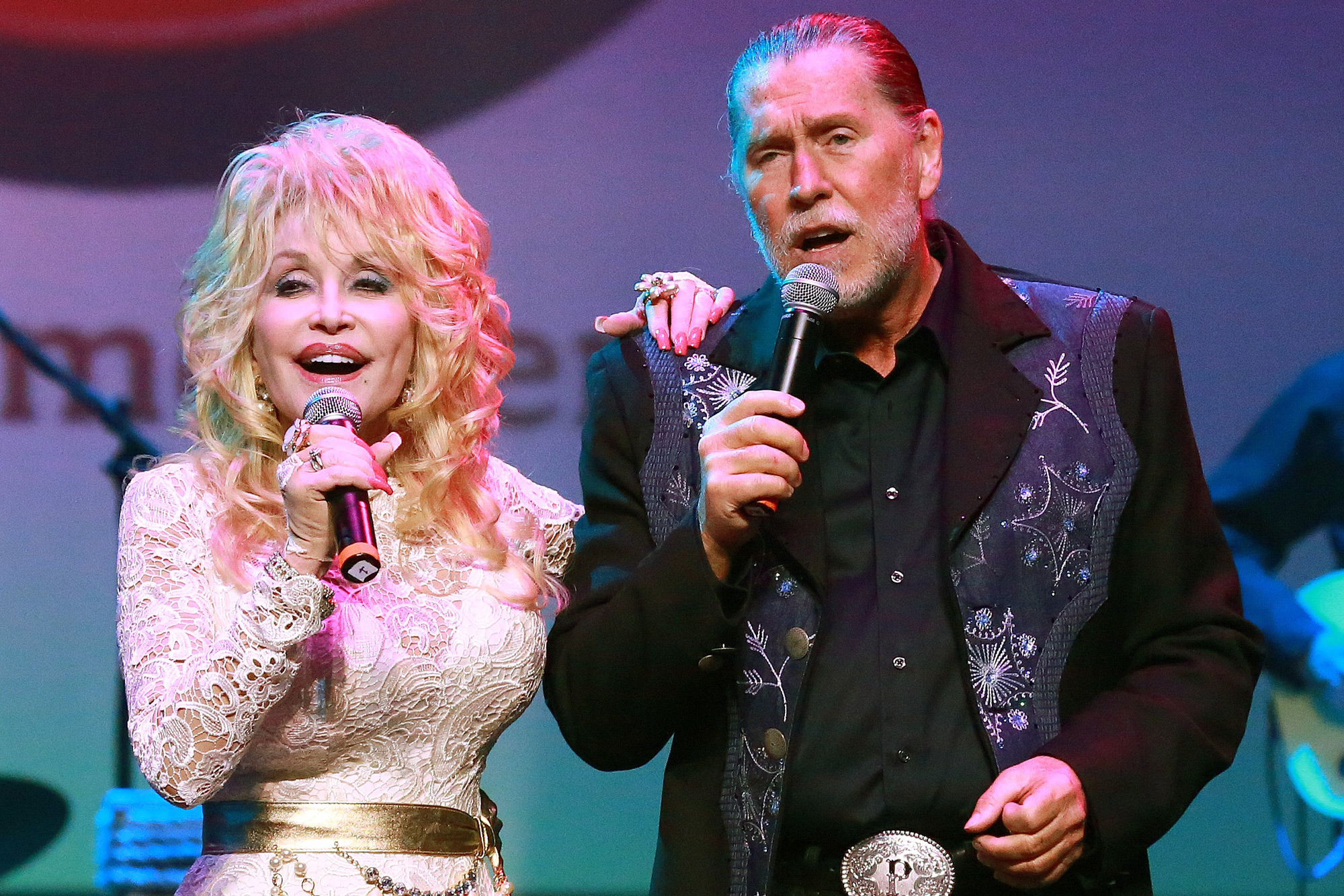 Dolly Parton's brother Randy dead at 67 after cancer battle