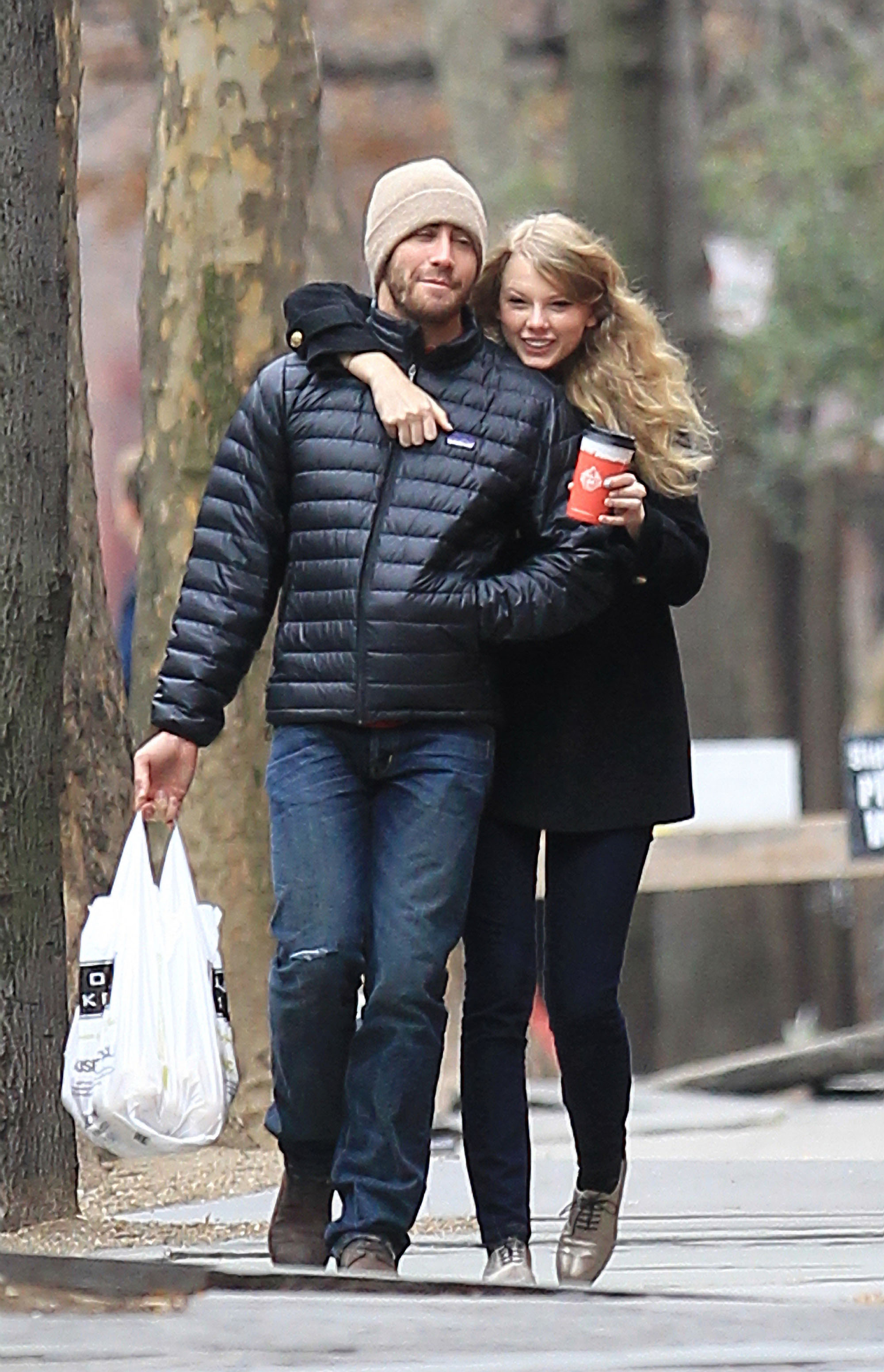 Jake Gyllenhaal's rumored cat asks Taylor Swift fans to 'calm down'