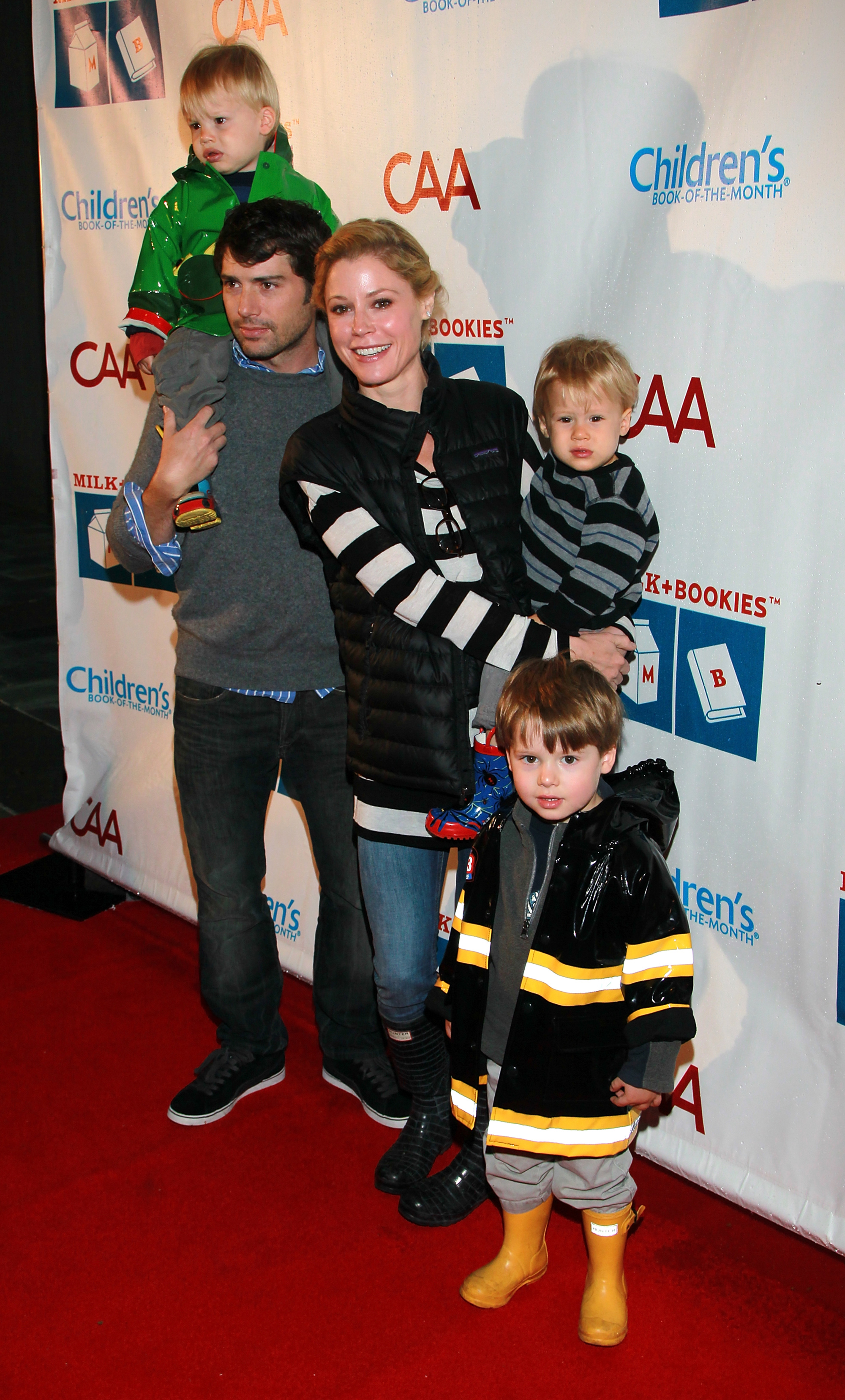 'Modern Family' star Julie Bowen was once 'in love with a woman' 2B