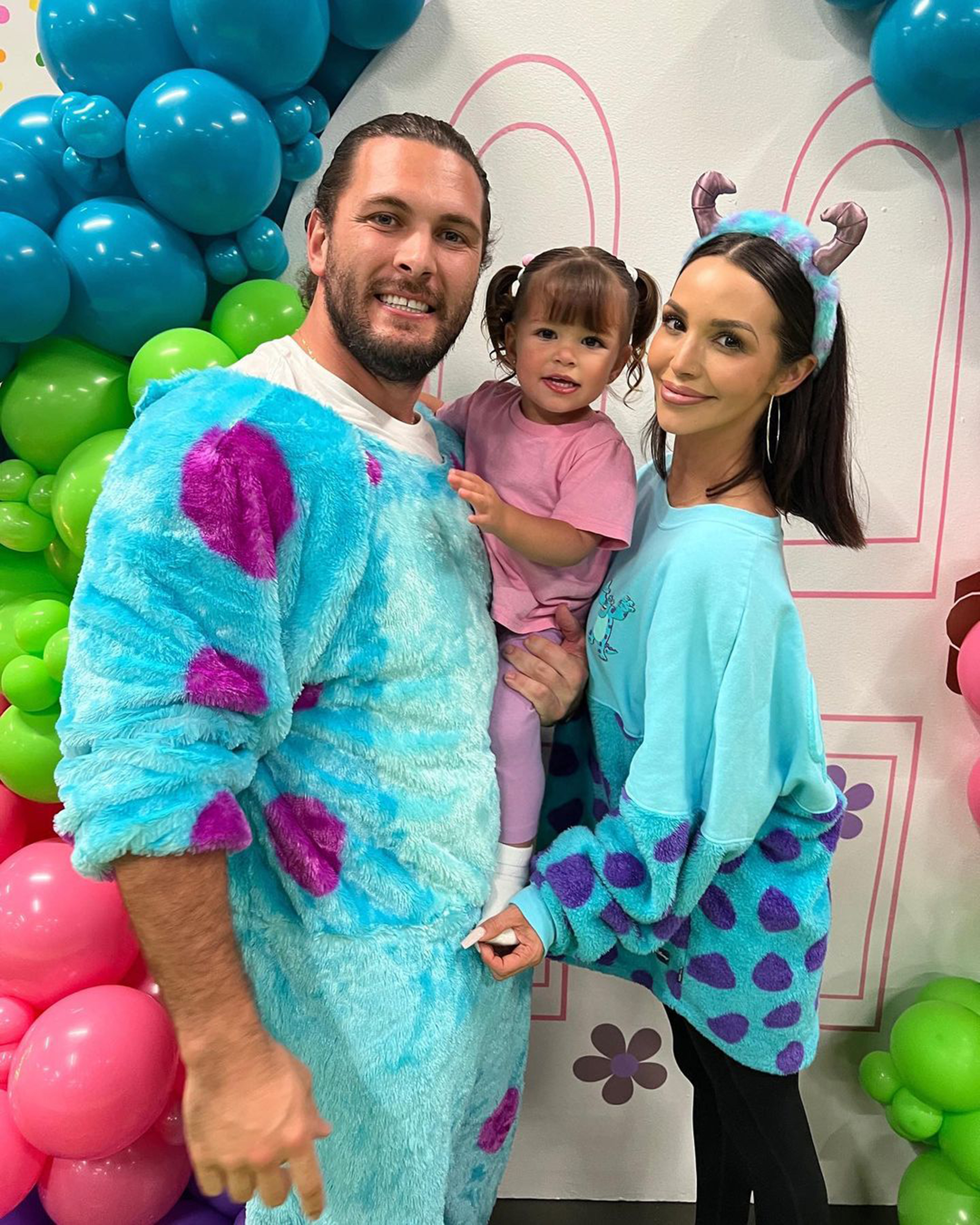 Scheana Shay’s 2yearold daughter, Summer, falls and breaks forearm