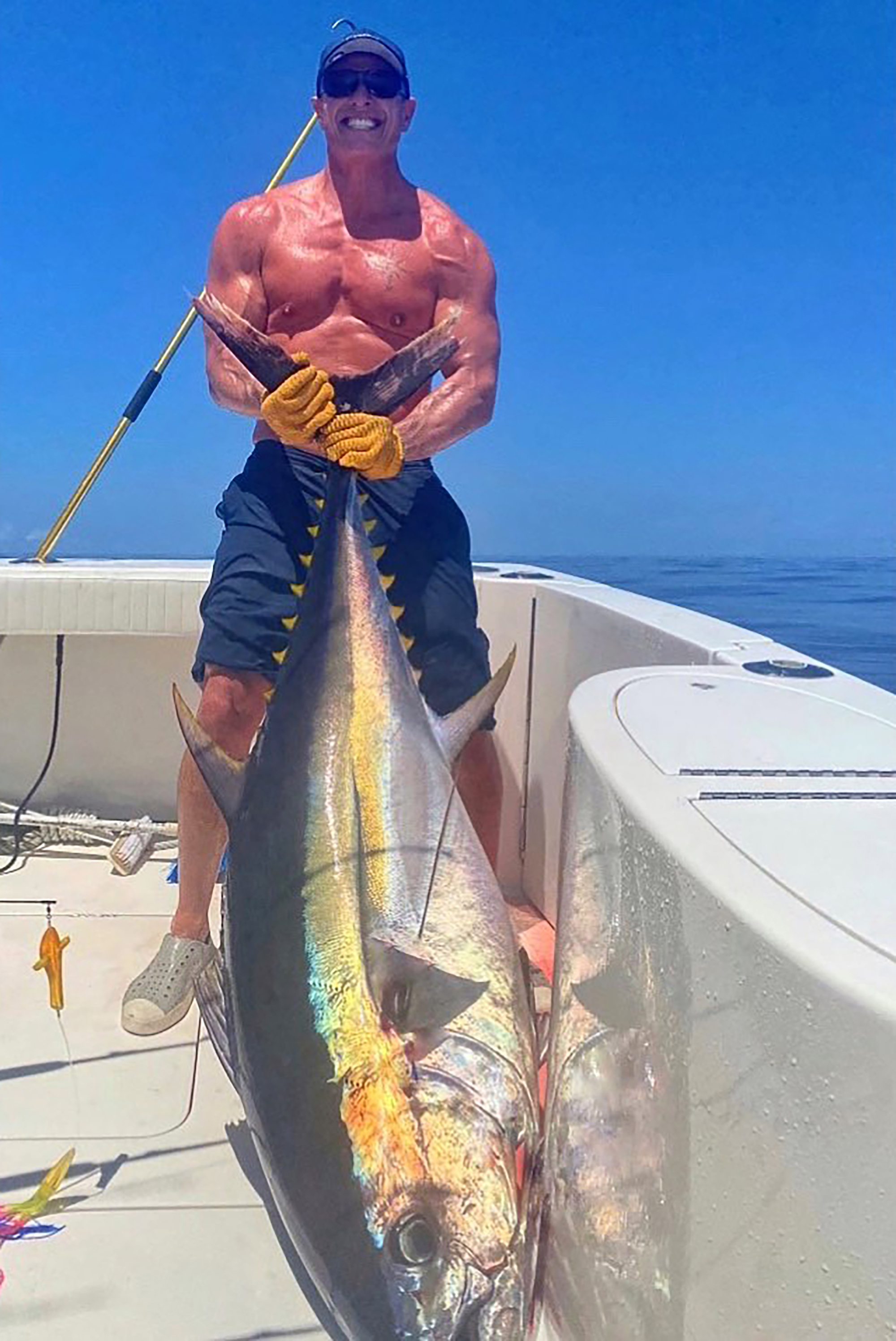 Shirtless Chris Cuomo flaunts muscles in fishing thirst trap
