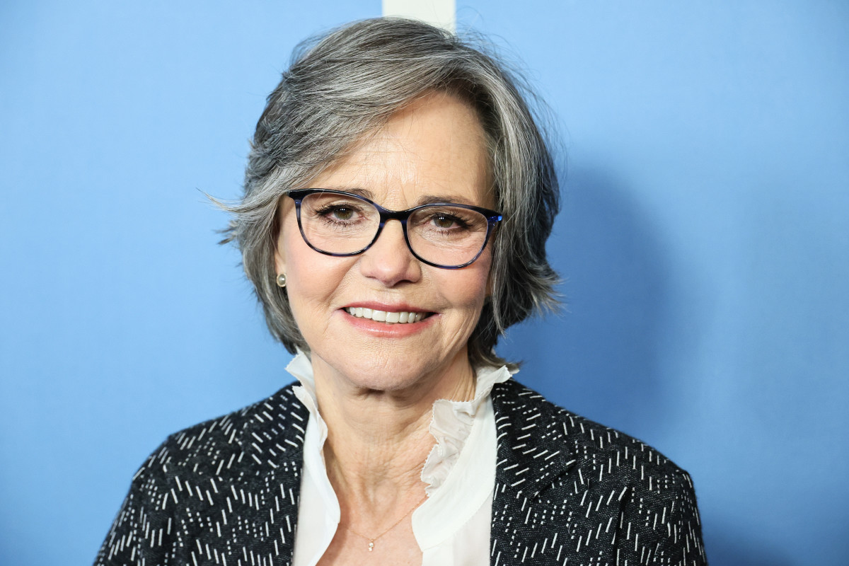 Sally Field Dishes on Her Worst OnScreen Kiss Parade
