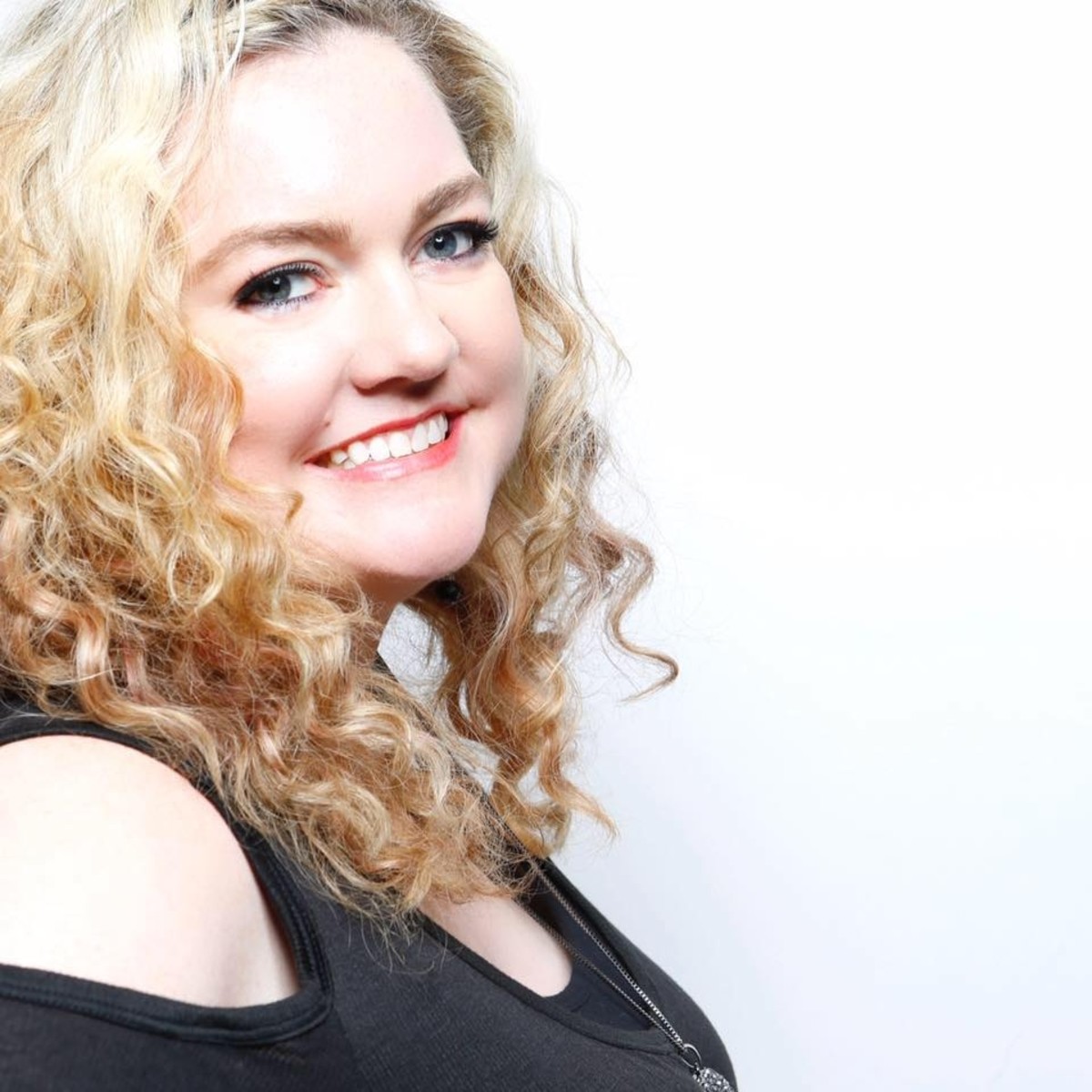 Colleen Hoover Author Gives Advice on Finding Your Adventurous Side