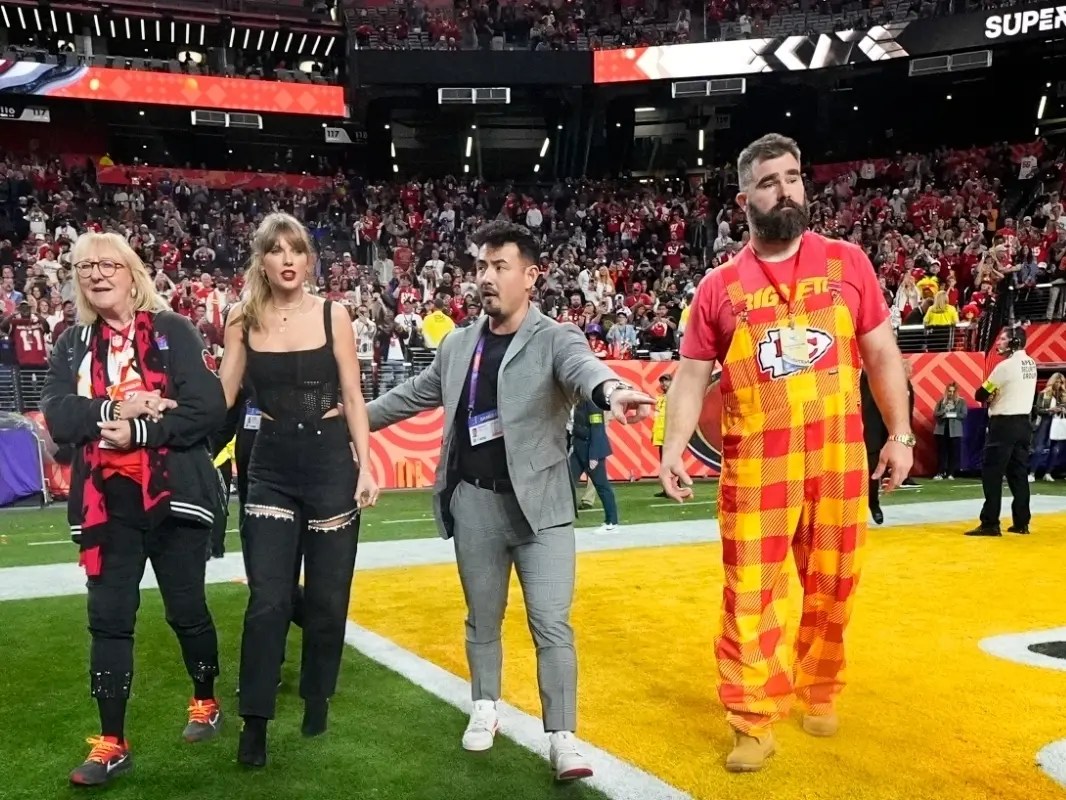 Super Bowl LVIII outfit perfection for Jason Kelce sparked a ton of