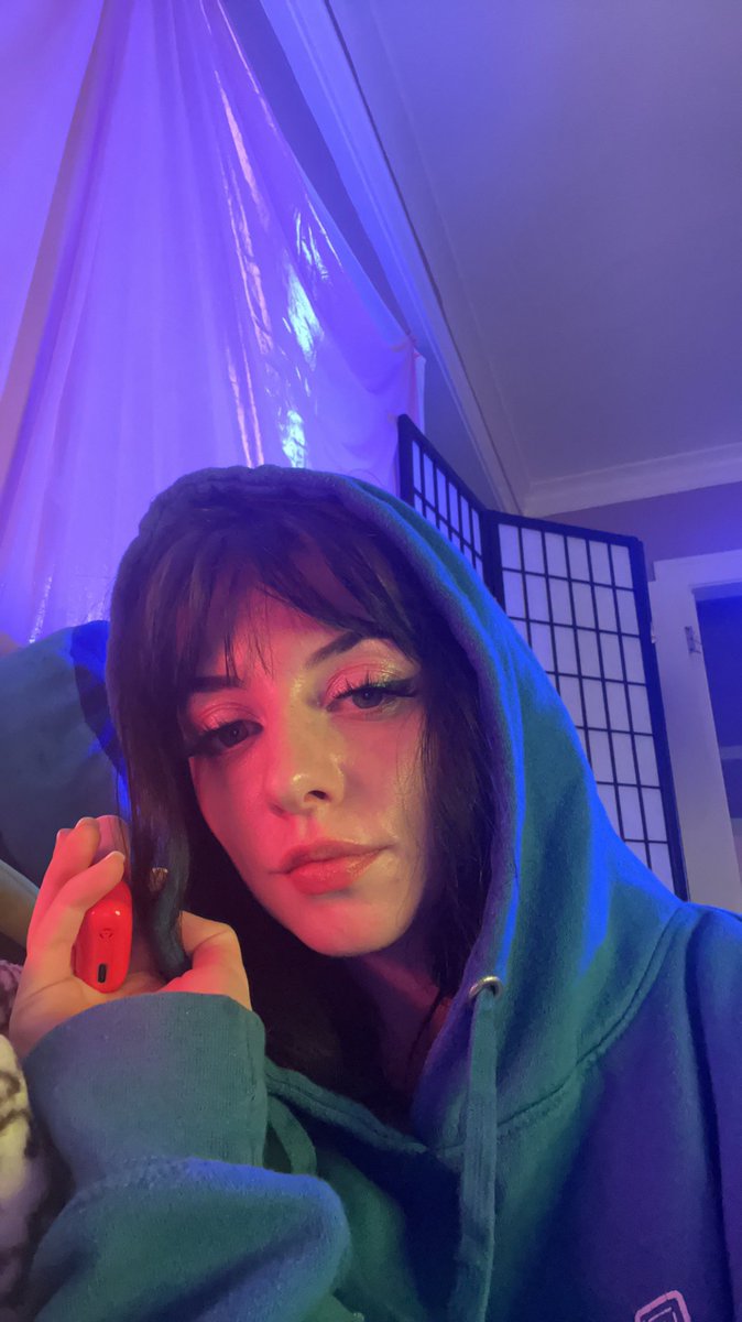 ★𝔎𝔦𝔱𝔱𝔢𝔫★ on Twitter "Just a lil sleepy selfie after cam last night hi"