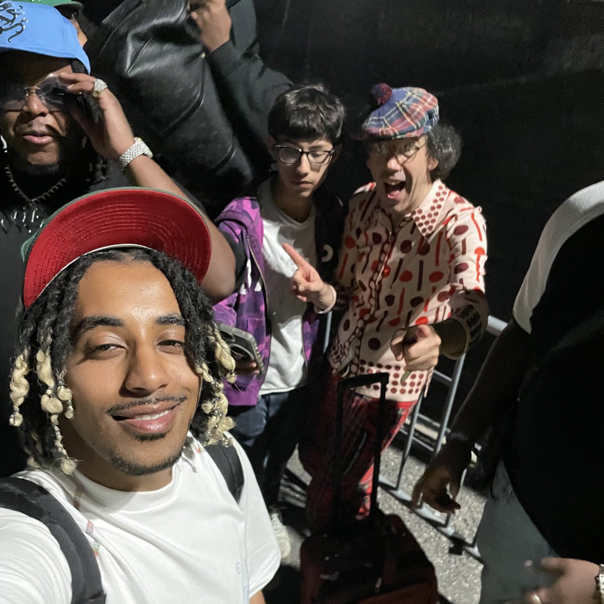 Glomula*** on Twitter "Nardwuar told me da government had the dog get thrown at me"