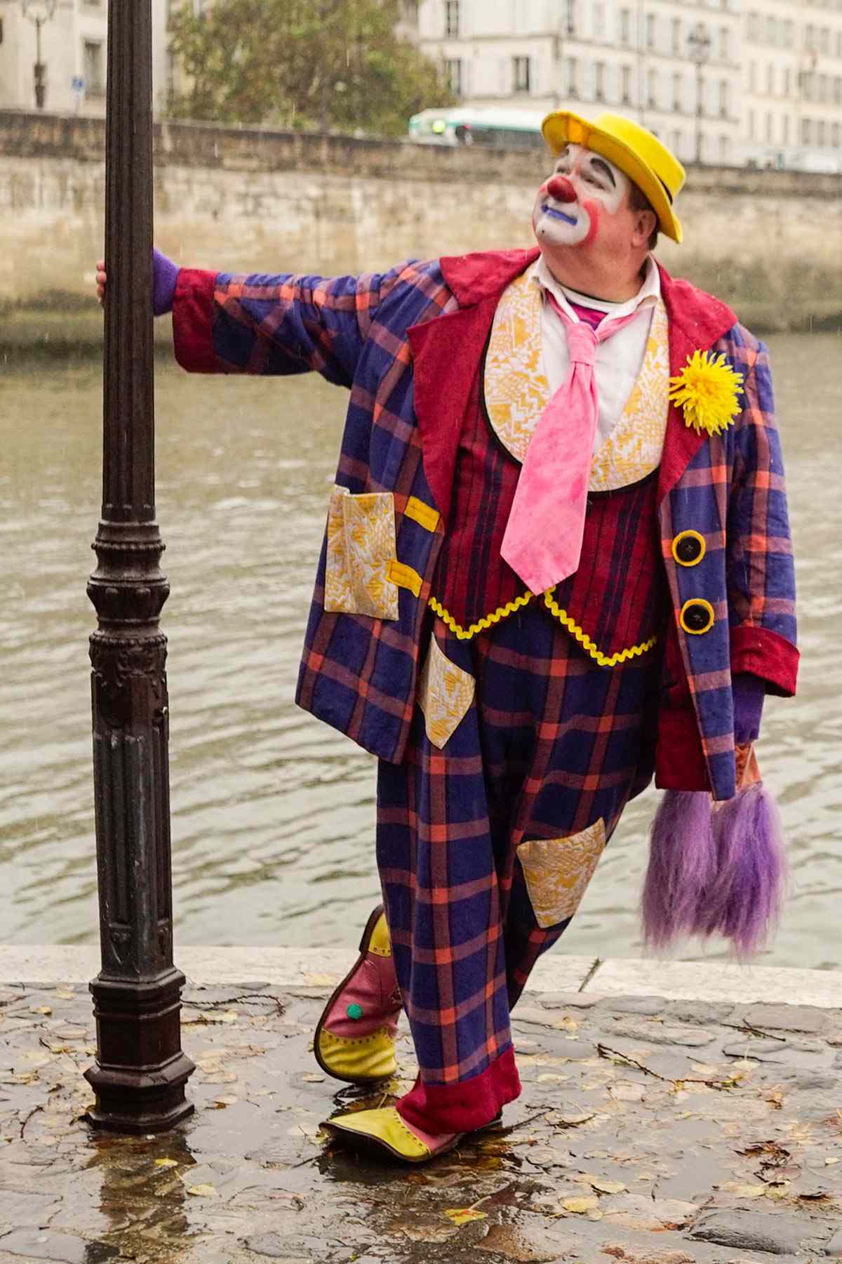 Modern Family Eric Stonestreet's Story Behind Fizbo the Clown