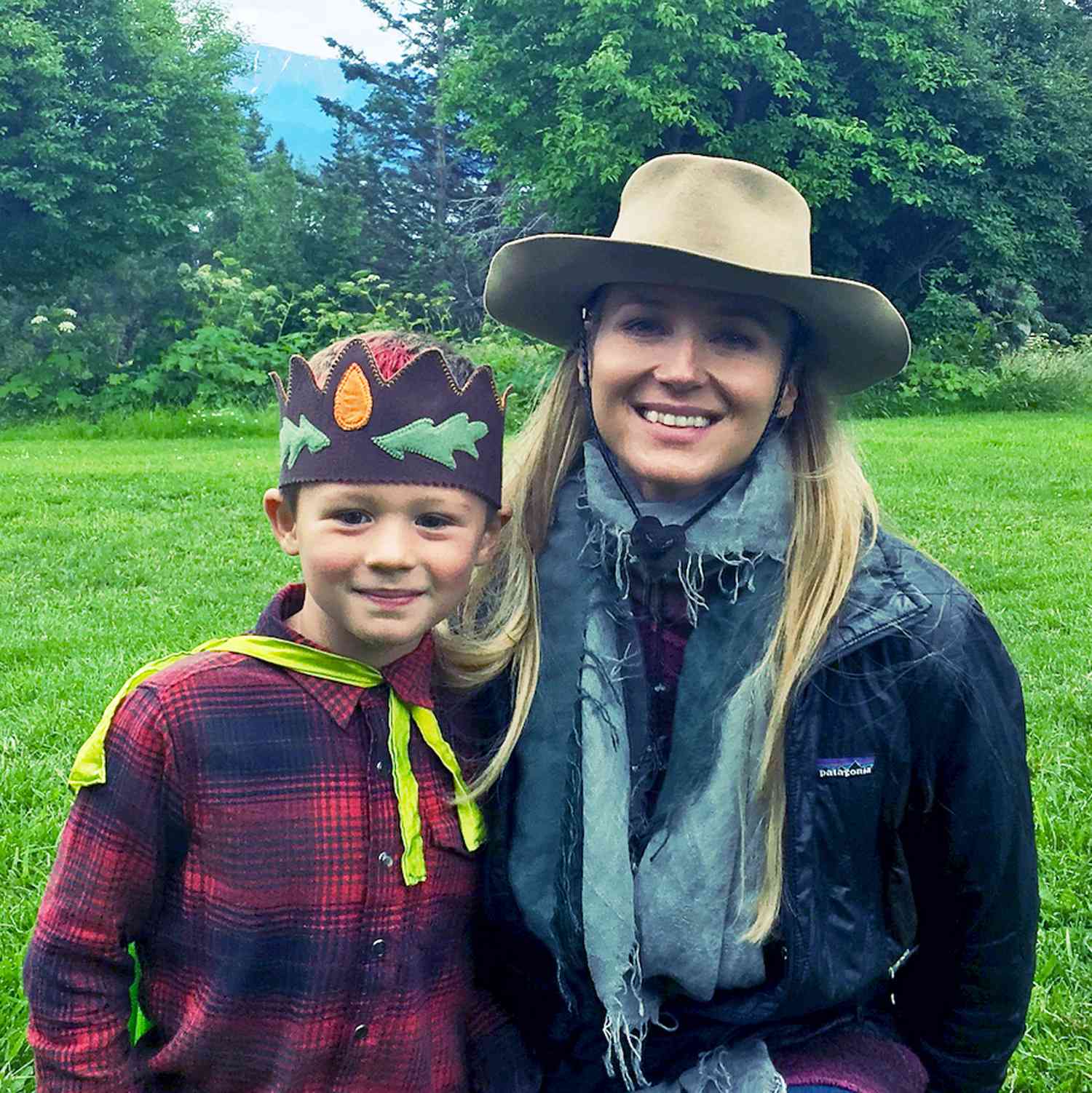 Jewel Celebrates Son's 6th Birthday with Alaskan Family