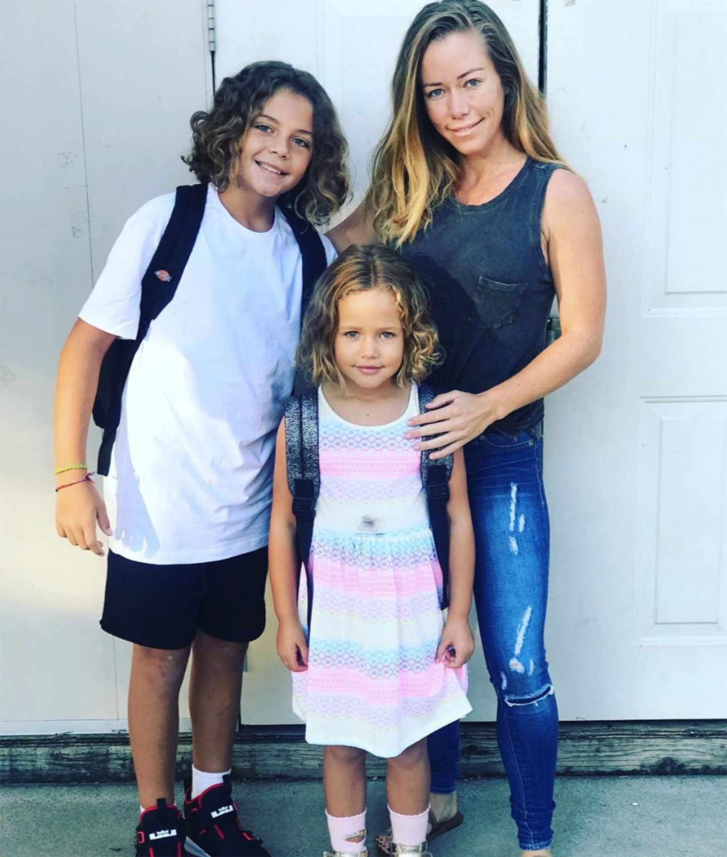 Kendra Wilkinson Shares BTS Moment from Kids' First Days of School