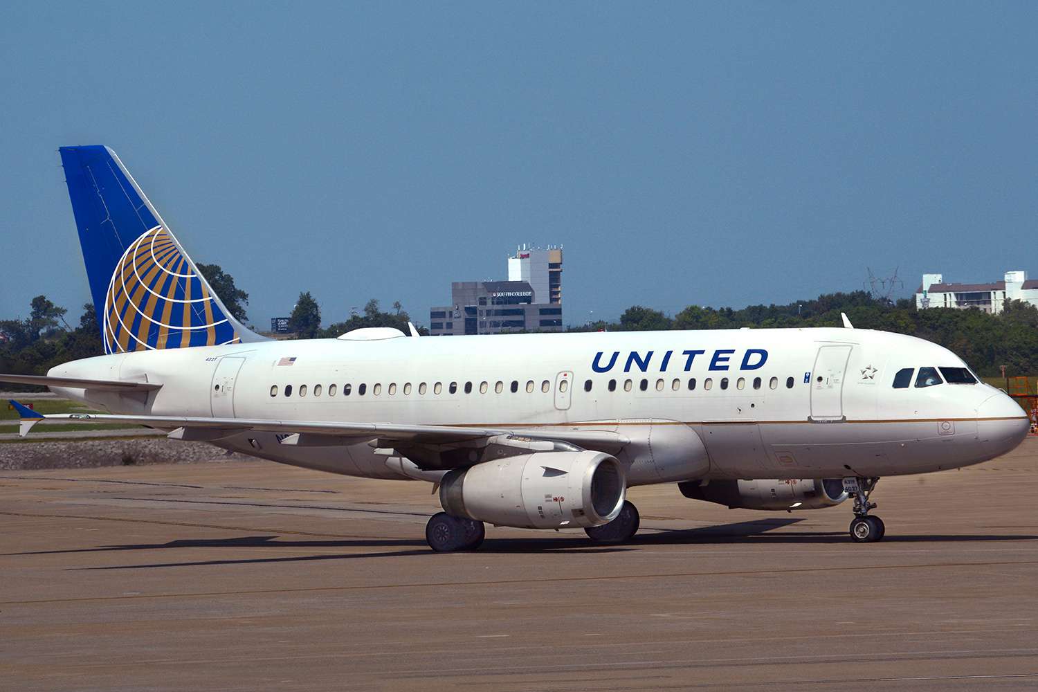 2 Passengers Banned for Life by United After Altercation Forces