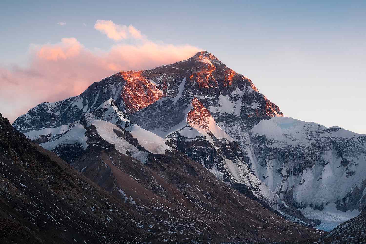 6 People Dead in Mount Everest Helicopter Crash