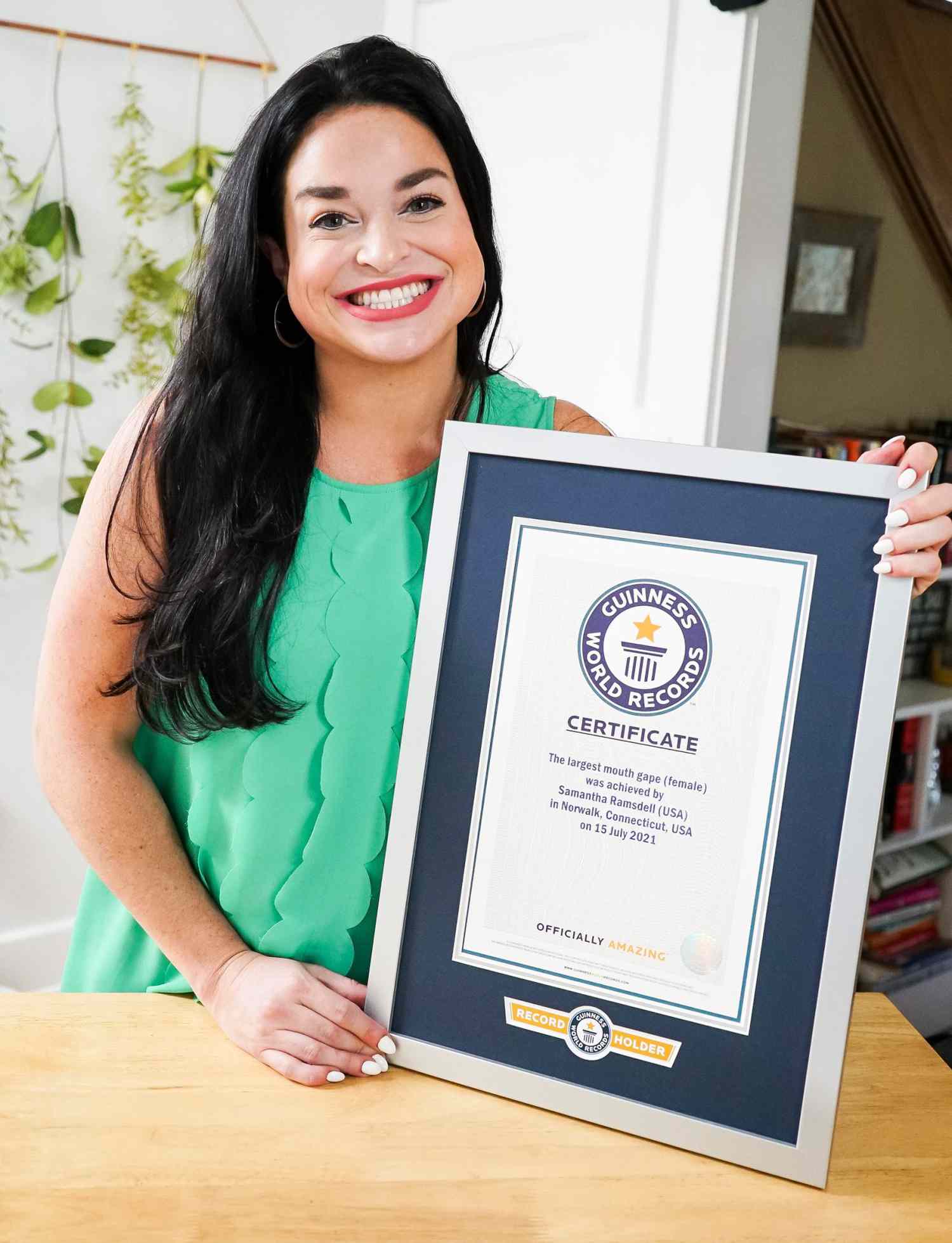 Samantha Ramsdell Sets Guinness World Record for Largest Mouth