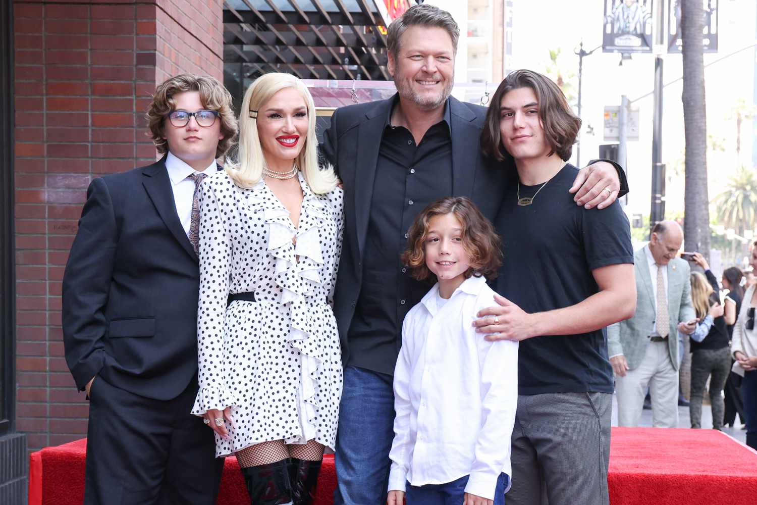 Gwen Stefani and Her Kids Pose for Sweet Photo with Blake Shelton at