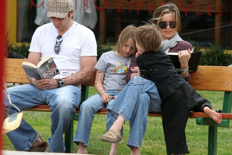 The LeoniDuchovny family at the park