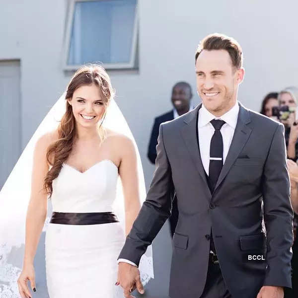 These lovedup pictures of RCB skipper Faf du Plessis and his wife