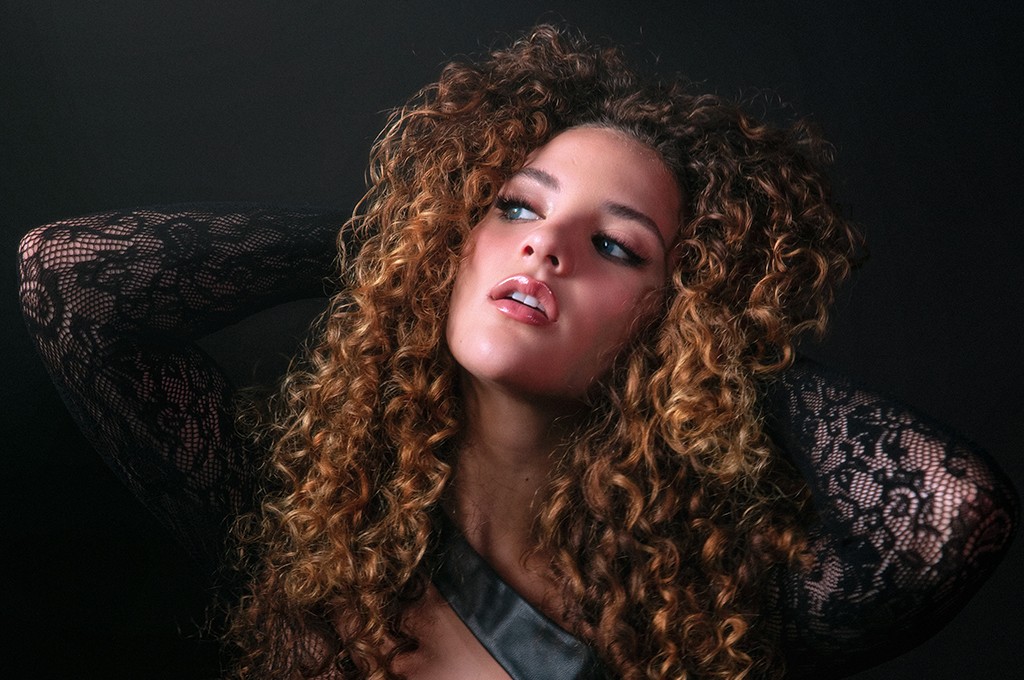 Sofie Dossi Releases Debut Song “BUNNY” pm studio world wide music news