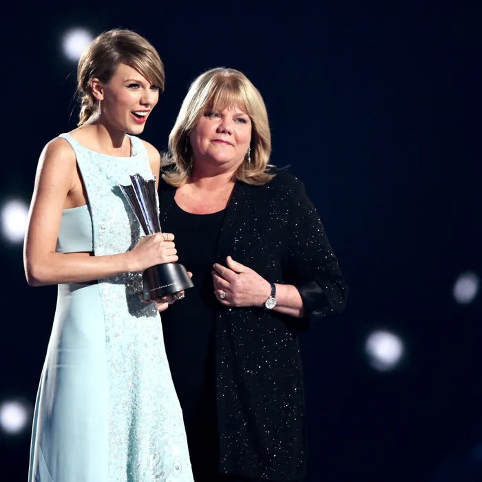 Taylor Swift’s Mom Andrea Is the Best Part of Miss Americana