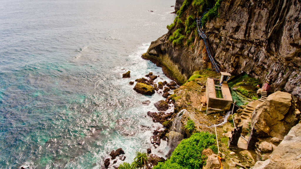 Peguyangan Waterfall and Temple, blues stairs