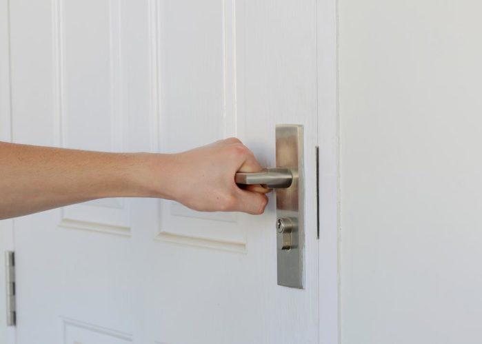 shutting-the-pocket-door Pocket Door Replacement