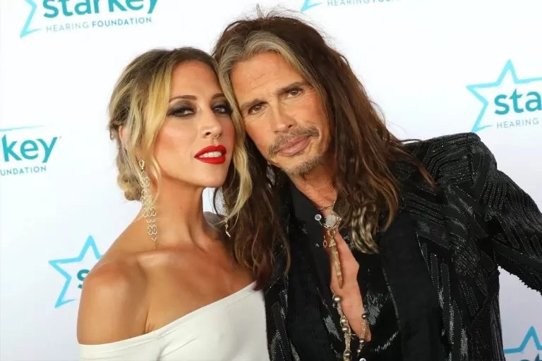 Steven Tyler's Girlfriend Aimee Preston Cries In The Recent Photo And