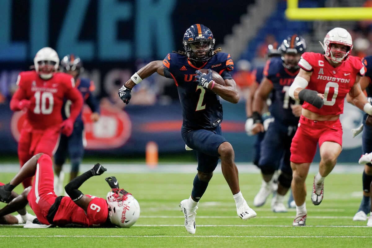 No. 24 University of Houston defeats UTSA in third overtime