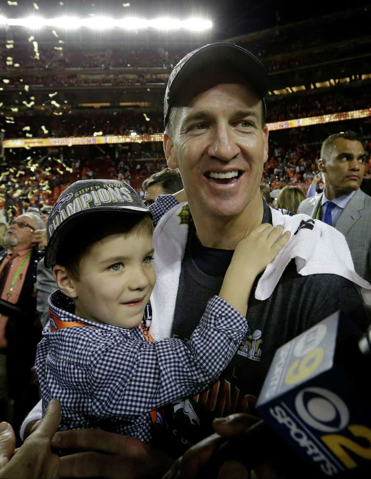 Pasadena teacher battling cancer gets a surprise call from Peyton Manning