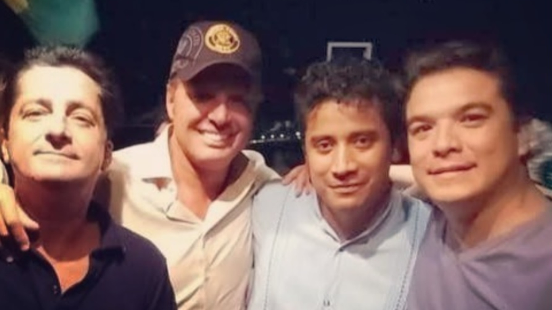 Luis Miguel festejó su cumpleaños 49 con sus dos hermanos en Acapulco