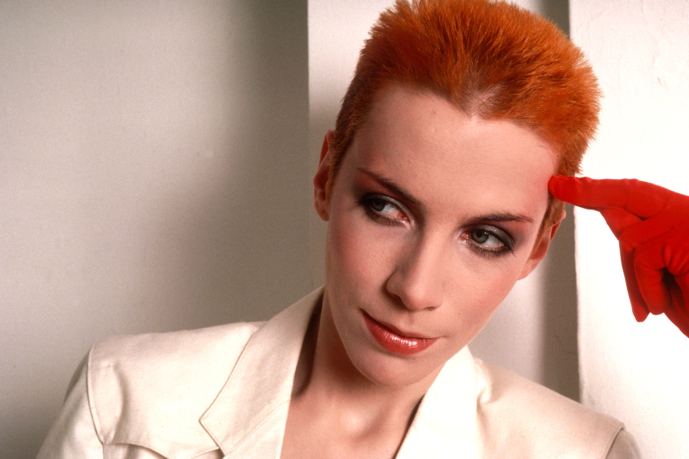 Annie Lennox "Legend In My Living Room" Skipped On Shuffle
