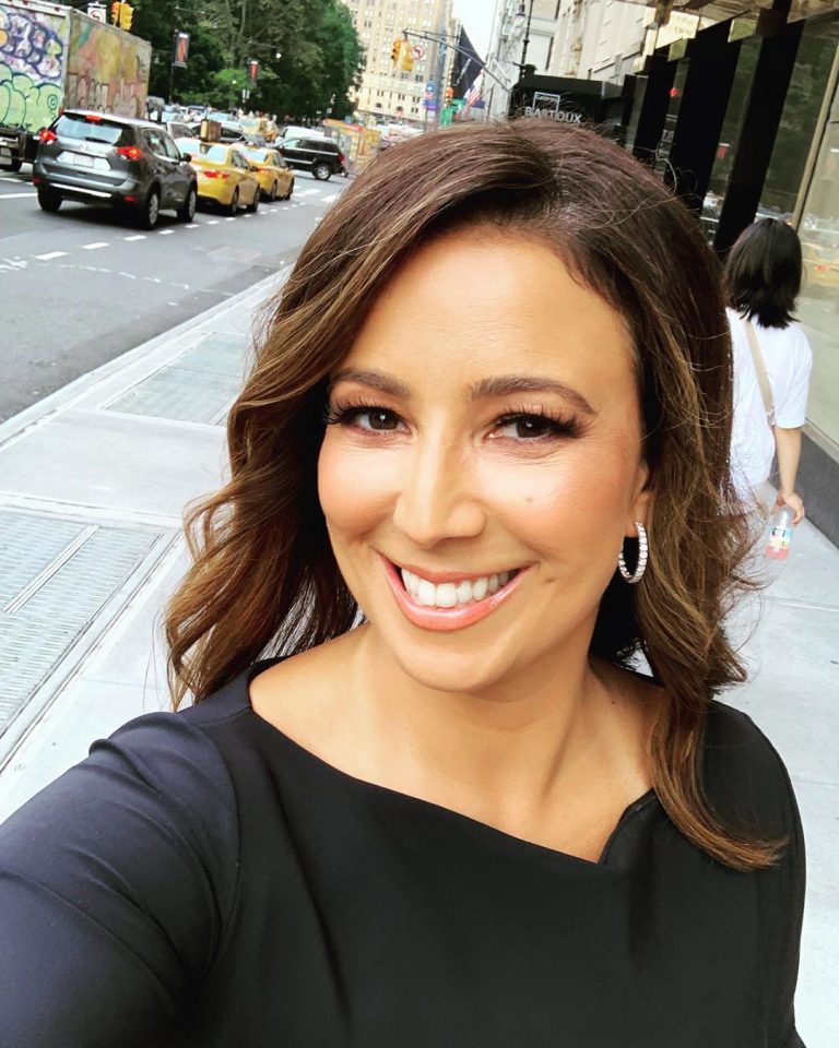 Who is Julie Banderas? Everything about the Fox News anchor Social Stars Wiki